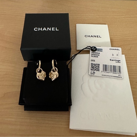 CHANEL 22B CC GOLD TONE HEART TURN LOCK HOOP EARRINGS - Picture 1 of 5